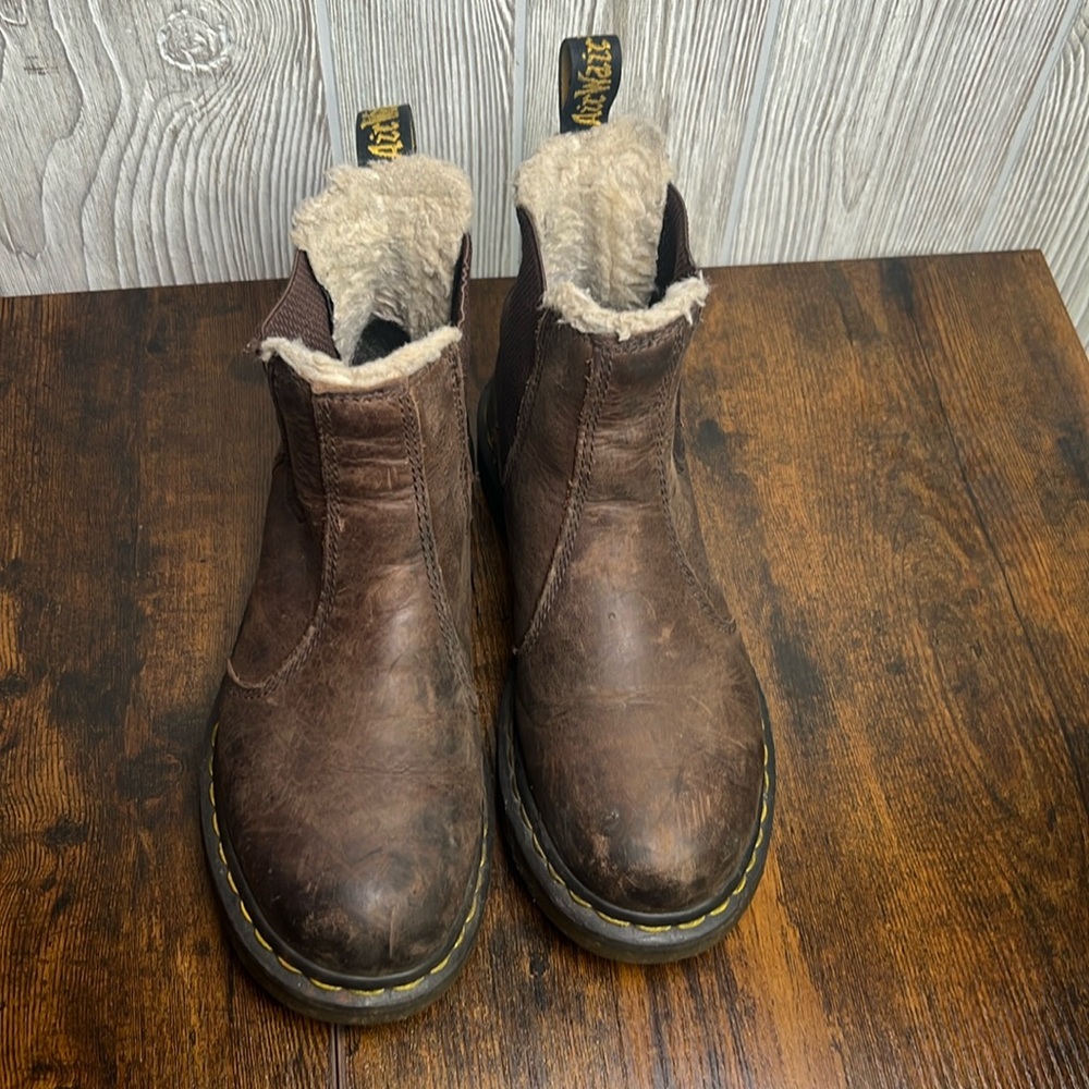 WOMEN'S  DR MARTENS FAUX FUR LINED CHELSEA BOOTS Size 6